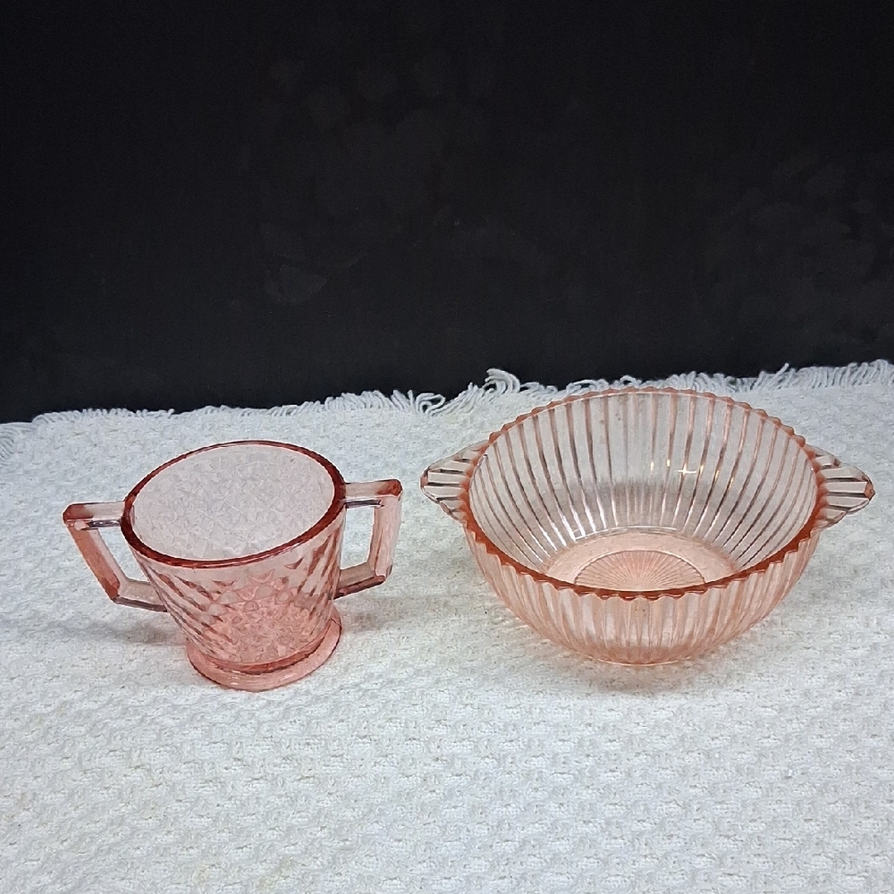 Pink Depression‎ glass bowl and sugar bowl
